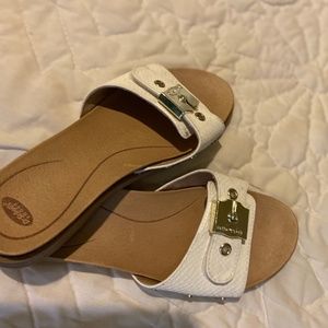Dr. Scholl’s slides size 6